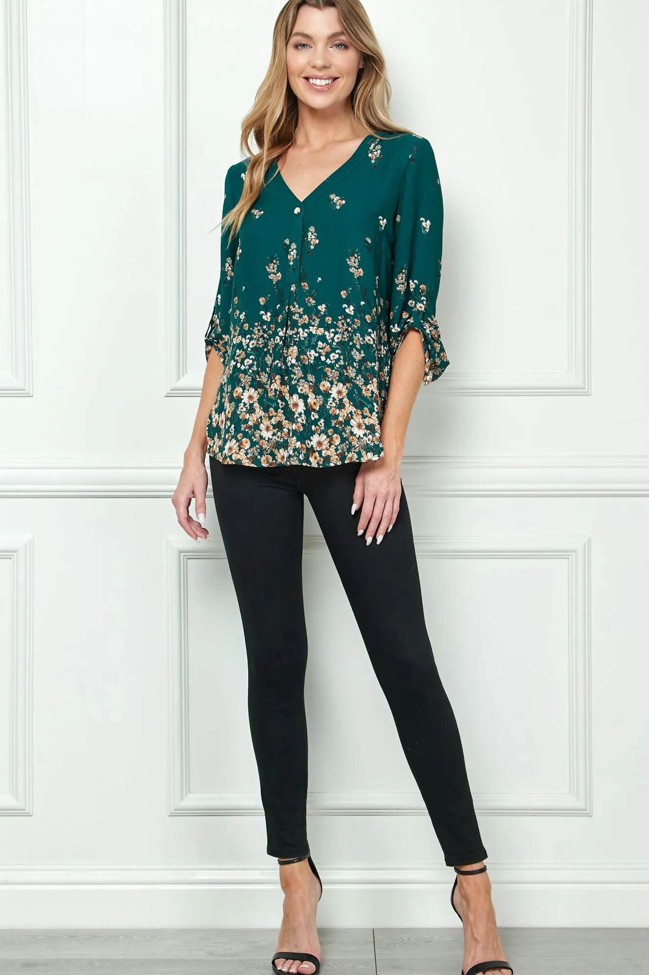3/4 Button Tab Sleeve Big Button V-Neck Border Print Popover Blouse in Hunter Green
