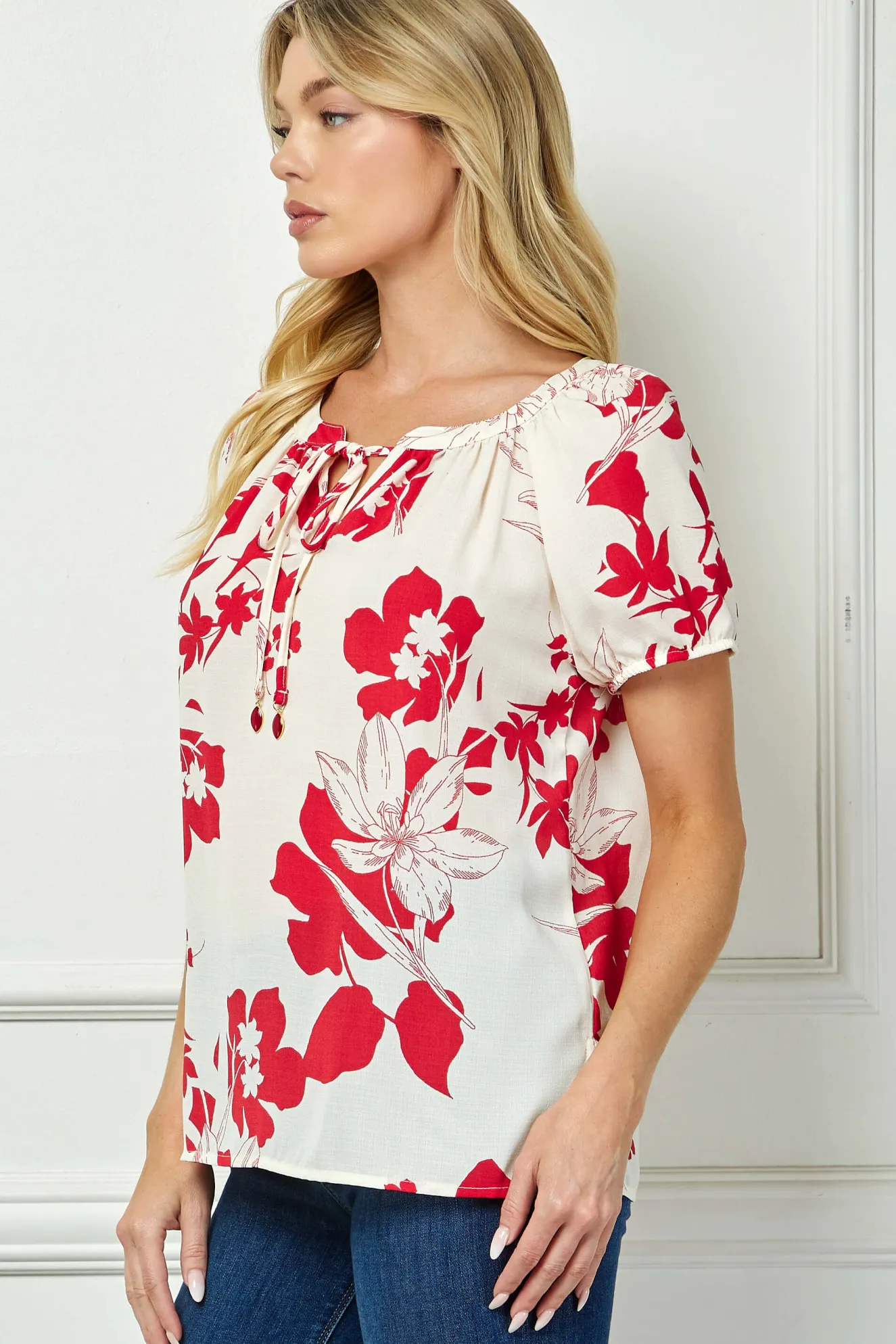 Short Sleeve Beaded Tie Neck Mandarin Collar Blouse in Red/Cream
