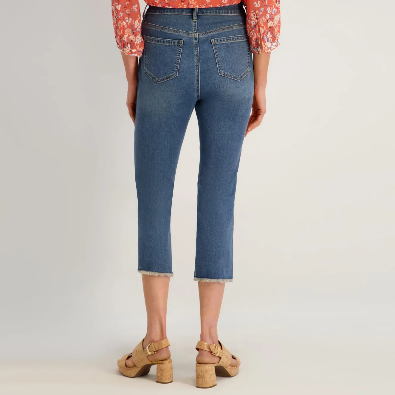 Westport Signature Fray Hem Capri in Dark Wash
